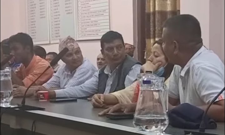 सञ्चार क्षेत्र बाँचे मात्रै गणतन्त्र रहन सक्छ” : डिपी अधिकारी