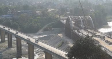 १ अर्ब २१ करोडको लागतमा प्रसिद्ध चार लेनको मादी नदीको पुल निर्माणाधीन अवस्थामा